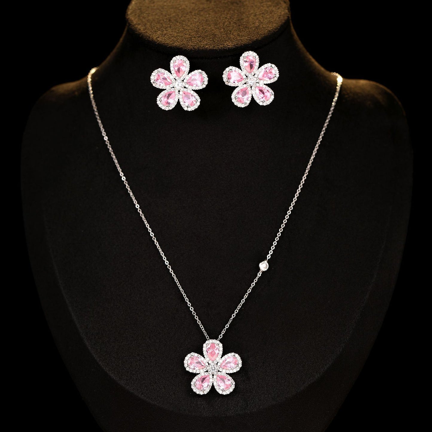 High-grade Jewelry Suit Micro Inlaid Zircon Sunflower Ear Stud Necklace A Set Of Elegant Jewelry