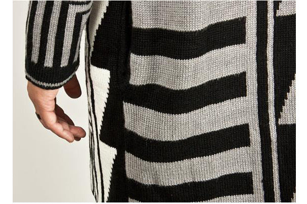 Sweater black and white gray fight color