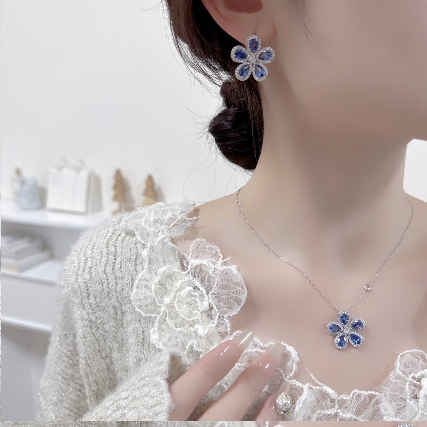 High-grade Jewelry Suit Micro Inlaid Zircon Sunflower Ear Stud Necklace A Set Of Elegant Jewelry