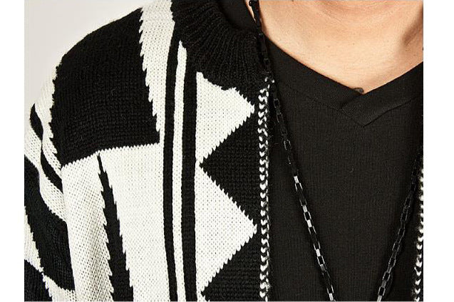 Sweater black and white gray fight color