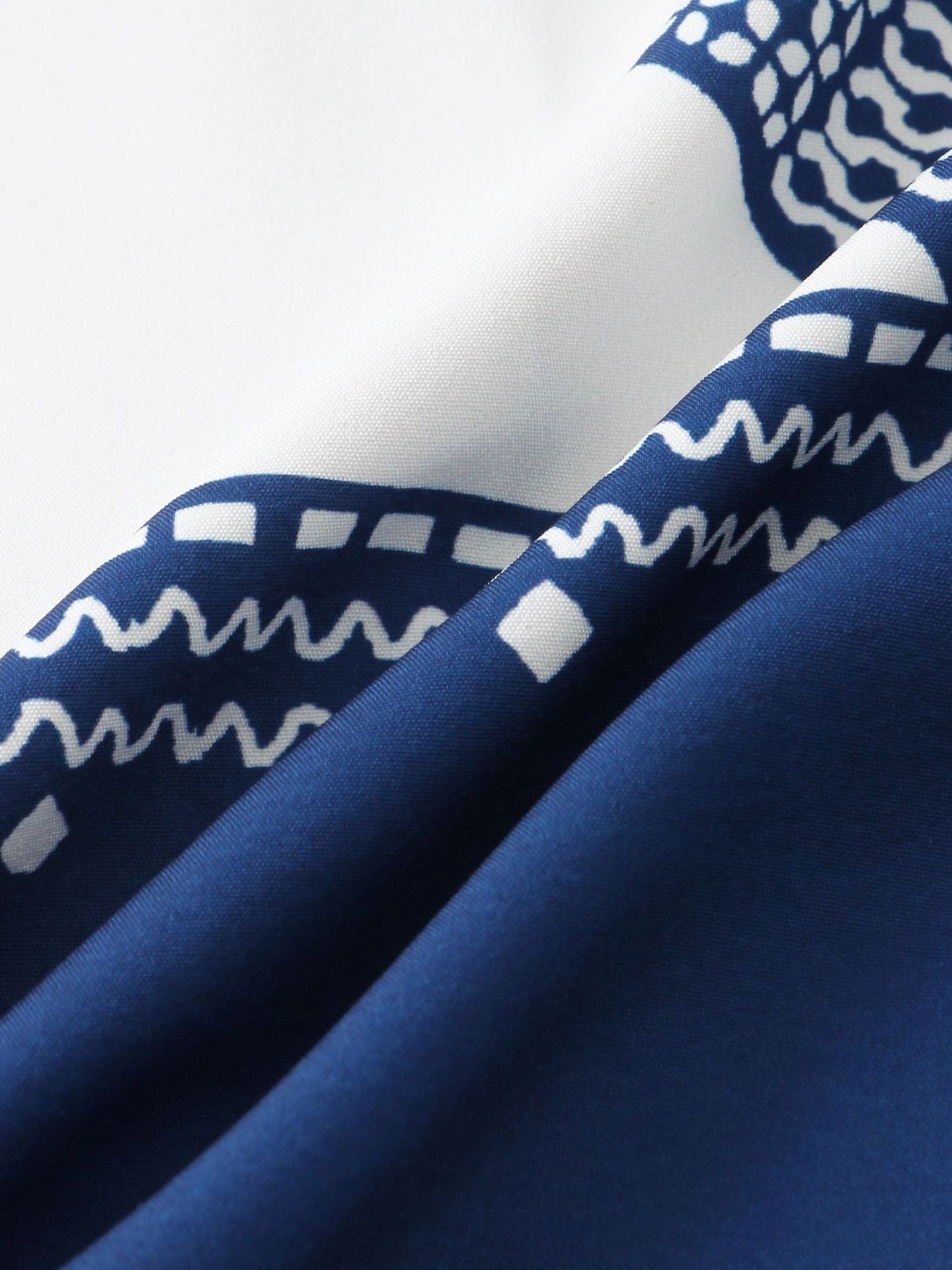 2023 New Arrival - Mens Geometric Pattern Floral Casual Slim Fit Short Sleeve Shirt - Cotton Blend, Medium Stretch, Lapel Collar, Button Details, Hand Washable, Perfect for Fall Season